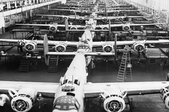 Giải mã Willow Run xuất xưởng 428 máy bay ném bom B-24 trong 1 tháng