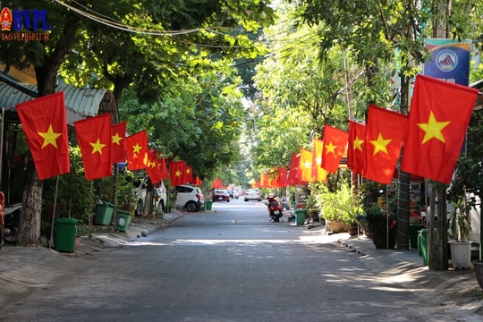 Niềm vui mỗi người hòa chung niềm vui đất nước