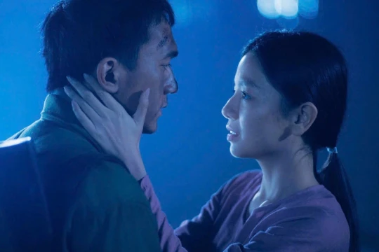 ‘Mưa đỏ’ và khoảng lặng của tình yêu
