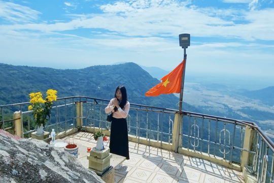 Khoảnh khắc trùng phùng của hai dịp lễ lớn