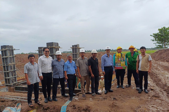 EVNSPC: Hàng trăm cán bộ, kỹ sư, công nhân thi công xuyên lễ để kịp hoàn thành các công trình điện năm 2025