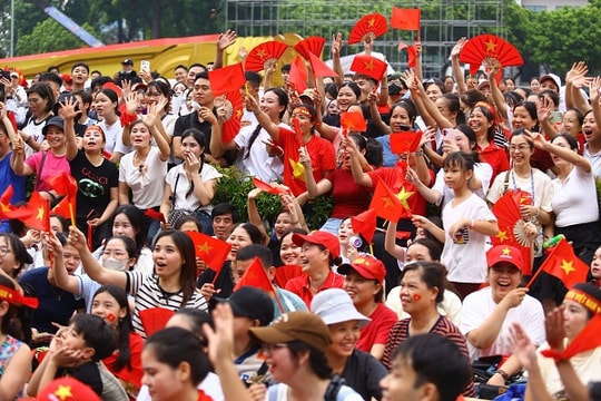 Xem diễu binh, diễu hành 2.9: Kinh nghiệm 'vàng' cho người già, trẻ nhỏ
