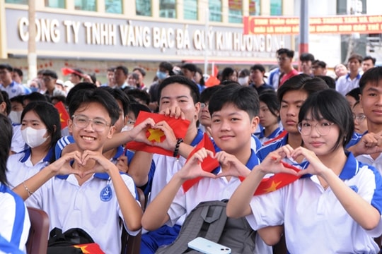 Hàng nghìn người dân An Giang hướng về Quảng trường Ba Đình