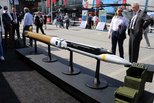 HIMARS lên đời với vũ khí ‘lai’ bom-rocket, có thể bắn nhiều mục tiêu cùng lúc