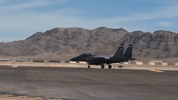 Lý do tiêm kích ‘già gân’ F-15 vẫn được Mỹ trọng dụng
