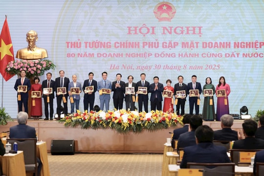 LPB vinh dự đón nhận bằng khen của Thủ tướng tại Hội nghị "80 năm doanh nghiệp đồng hành cùng Đất nước”