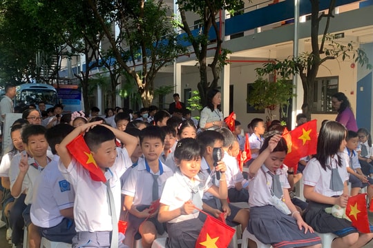 Khai giảng năm học mới đặc biệt: Toàn quốc đồng loạt chào cờ, hát Quốc ca