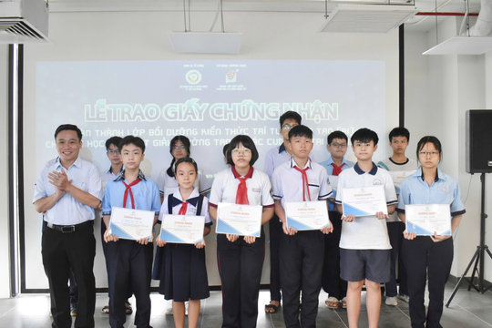 TP.HCM bế giảng khóa bồi dưỡng AI cho học sinh xuất sắc