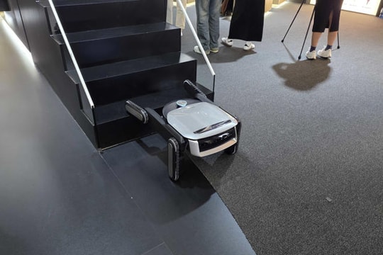 IFA 2025: Anker ra mắt robot hút bụi biết leo cầu thang