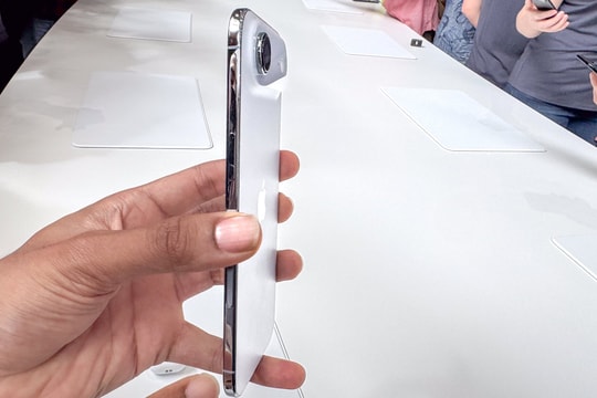 Chuyên gia tranh luận khả năng iPhone Air thành bại tại Trung Quốc