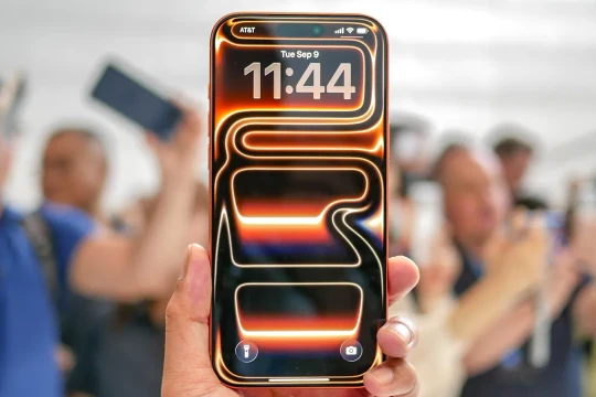 iPhone 17 Pro Max, iPhone gập và iPhone 20: Apple dắt ta đến mức giá 2.000 USD