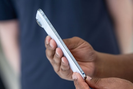 Tim Cook và Apple bật mí về thiết kế iPhone Air siêu mỏng