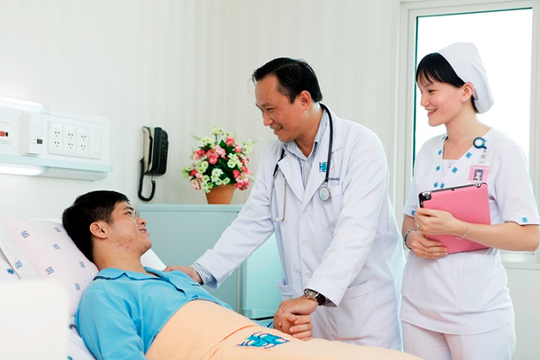 Từ năm 2030 trở đi, người dân được khám chữa bệnh miễn phí