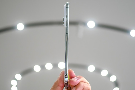iPhone Air tạo cuộc cách mạng trong sử dụng eSIM