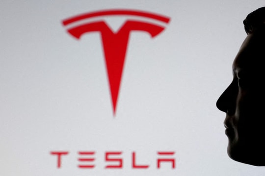 Elon Musk chi 1 tỉ USD kéo cổ phiếu Tesla tăng 85% từ đáy: Ai được lợi?