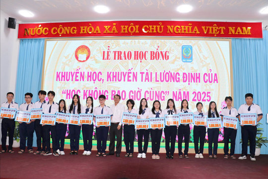 Cần Thơ: Trao học bổng Lương Định Của 'Học không bao giờ cùng'