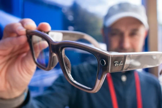 CTO Meta: Apple không cho gửi iMessage trên kính Ray-Bans Display