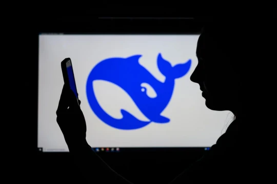 DeepSeek phủ nhận sao chép mô hình của OpenAI, cảnh báo nguy cơ jailbreak