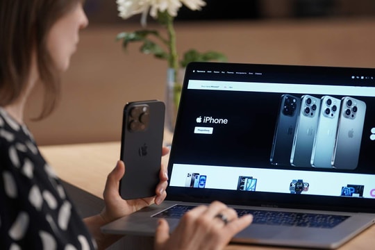 Cảm xúc của người Nga khi mua iPhone 17