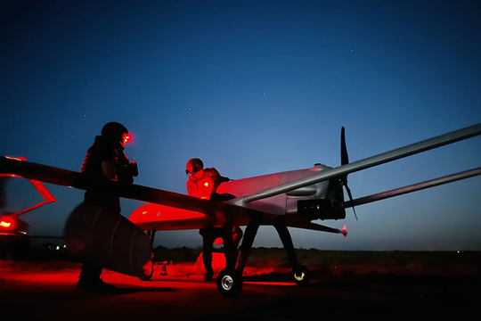 Ukraine dùng 'vũ khí quen thuộc' tấn công các nhà máy lọc dầu và cơ sở UAV Nga