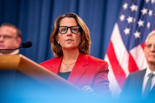 Ông Trump kêu gọi Microsoft sa thải Lisa Monaco sau khi cựu giám đốc FBI bị truy tố