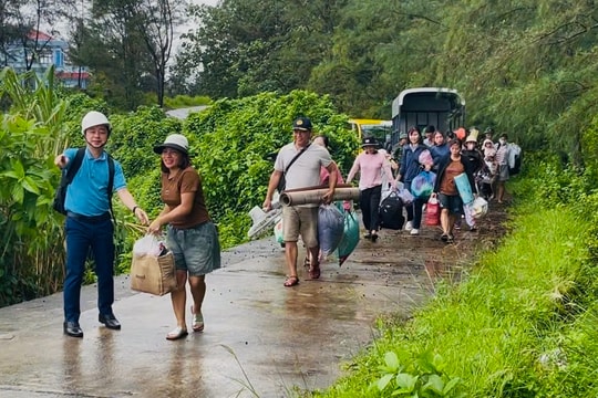 Quảng Trị: Tuyên truyền, thậm chí cưỡng chế người dân vào hầm tránh bão số 10