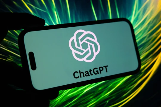 OpenAI bắt đầu cho cha mẹ kiểm soát con dùng ChatGPT sau vụ thiếu niên tự tử