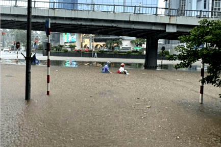 Trận lụt lịch sử 'hạ đo ván' ngành giáo dục Thủ đô