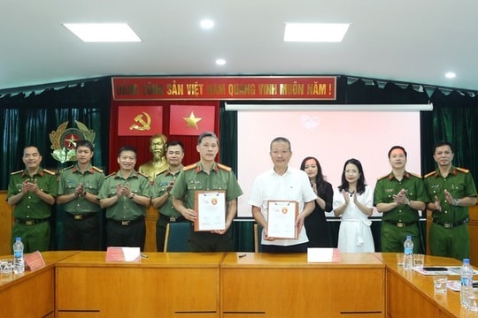 Tân Hiệp Phát trao hơn 9 tỉ đồng tiếp sức con em chiến sĩ công an TP.HCM đến trường dịp Trung thu