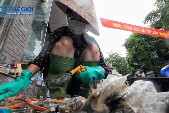 Người dân Lào Cai oằn mình dọn bùn sau lũ