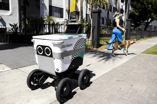 Robot giao đồ ăn chưa chiếm được lòng tin của con người