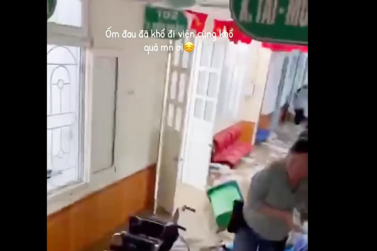 Video: Mưa lớn tràn vào bệnh viện đa khoa ở Mộc Châu