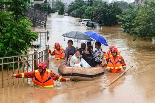 Nguy cơ dịch bệnh bùng phát sau mưa bão, Bộ Y tế ra công điện khẩn