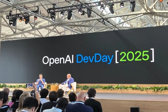 ChatGPT có cửa hàng ứng dụng riêng, Jony Ive sở hữu 20 ý tưởng cho thiết bị AI