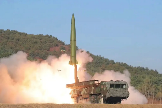 Triều Tiên ra mắt tên lửa siêu vượt âm, thách thức Patriot và THAAD
