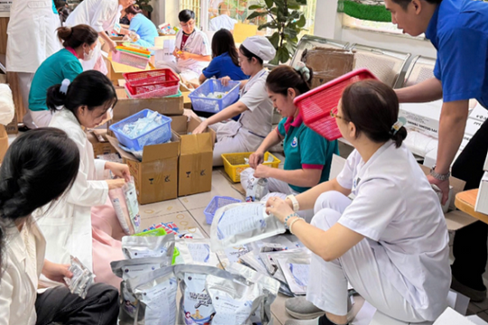 TP.HCM gửi tặng 10.000 'túi thuốc gia đình' cho người dân miền Bắc bị bão lũ