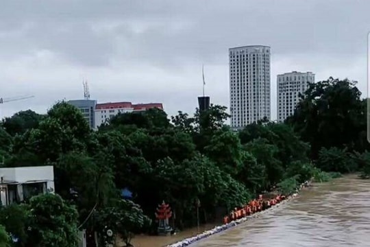 Thái Nguyên, Bắc Ninh... trắng đêm căng mình chống lũ lụt