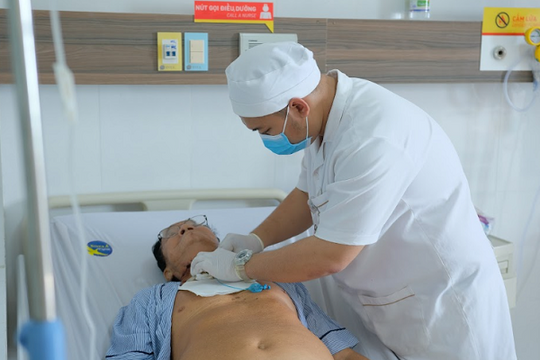 Máy xịt nước cắt cổ cụ ông 74 tuổi ở Tây Ninh