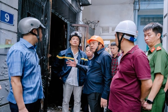 Chủ tịch Hà Nội Trần Sỹ Thanh kiểm tra hiện trường vụ cháy khiến 5 người tử vong
