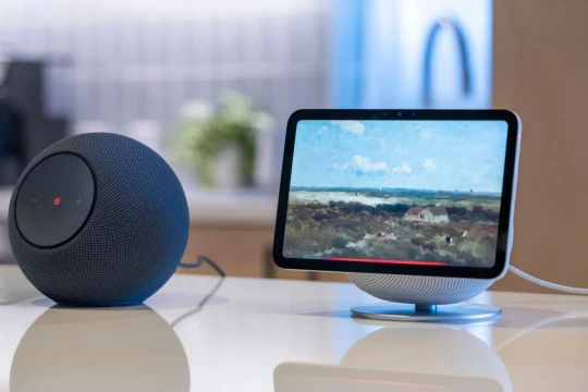 Apple sản xuất robot để bàn và trung tâm điều khiển nhà thông minh ở Việt Nam