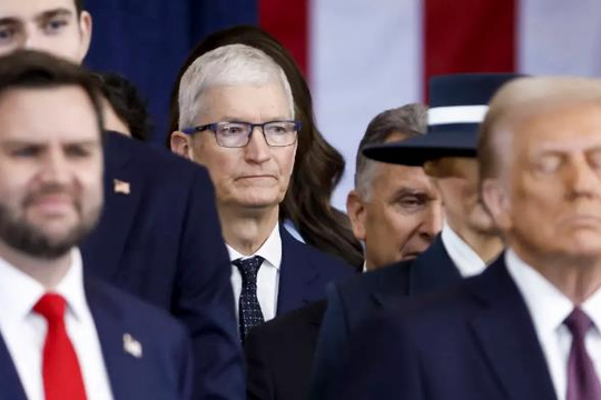 Apple có thể chọc giận ông Trump vì cam kết tăng đầu tư vào Trung Quốc