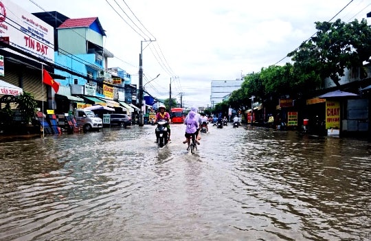 An Giang: Triều cường dâng cao khiến cuộc sống người dân đảo lộn