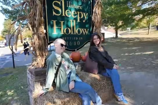Người dân thị trấn Halloween phải bỏ xứ vì sợ TikToker
