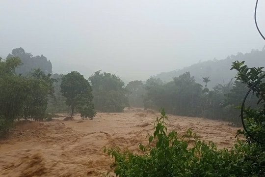 Thời tiết hôm nay 29.10: Miền Trung mưa to hết tháng 10, lũ lớn kéo về