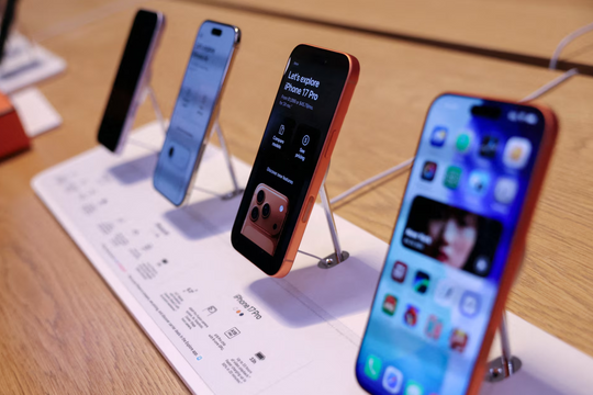 Apple lần đầu vượt mốc vốn hóa 4.000 tỉ USD nhưng vẫn loay hoay với tham vọng AI
