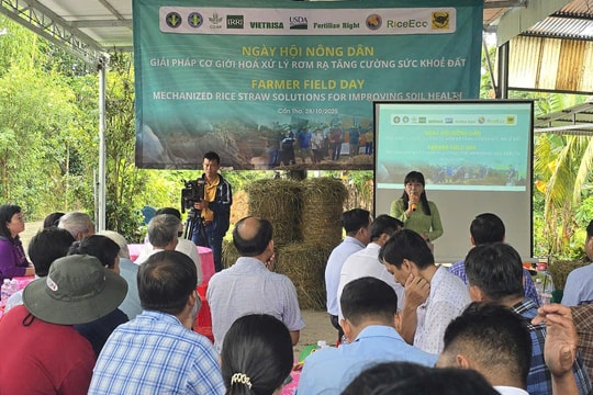 Ngày hội nông dân trình diễn cơ giới hóa tăng sức khỏe đất