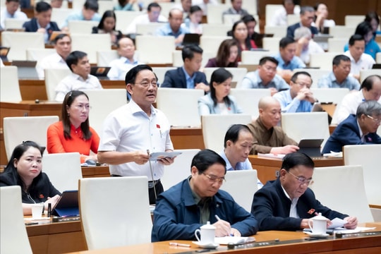 Công chức lương chỉ đủ tiêu đến ngày 20, cuối tháng phải xoay sở bằng… niềm tin