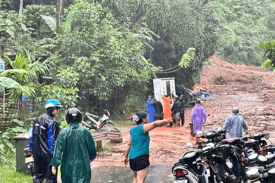 Chưa hết lũ, miền Trung sắp mưa dồn dập: Người dân phải tuân thủ lệnh sơ tán