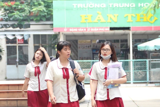 Tiếng Anh thành 'ngôn ngữ thứ hai' trong trường học: Thách thức không nhỏ