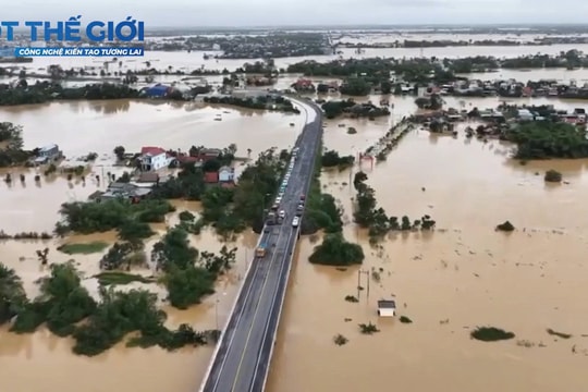 [FLYCAM] Vượt lũ lịch sử Giáp Thìn, Đà Nẵng ngập trong biển nước
